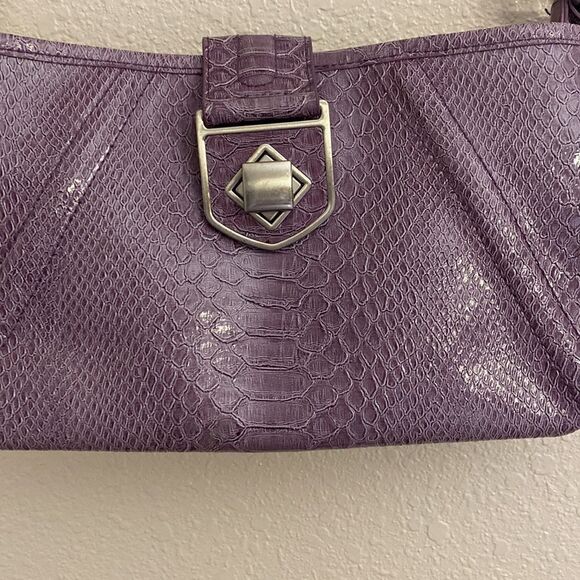 WORTHINGTON VIYNL LAVENDER CROCODILE SHOULDER BAG!! - Picture 3 of 6